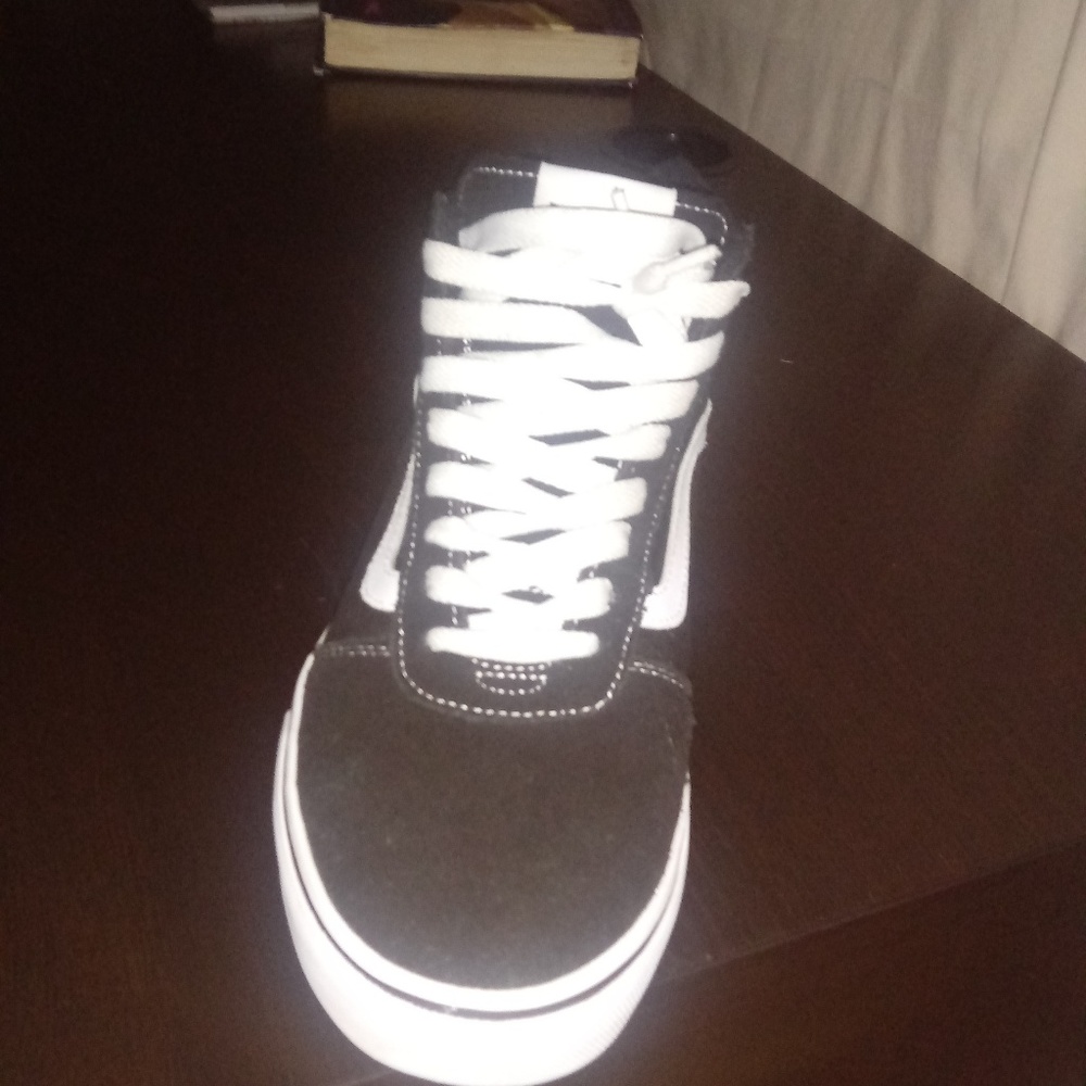 Black and White Vans Ward HI
